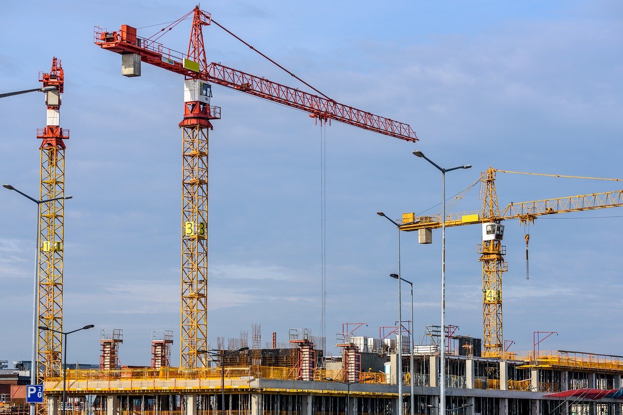 Baustelle mit Kränen